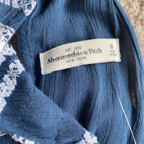 NWT Abercrombie Crochet Romper - Blue and White - Size Medium - Picture 6 of 7